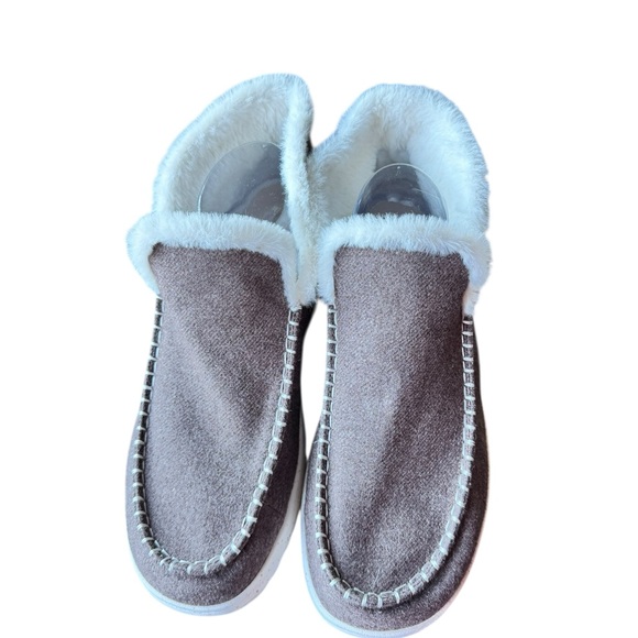 HEY DUDE Women’s Britt Boot – Size 10 – Taupe Fleece-Lined Cozy Slip-On Booties - Picture 2 of 6